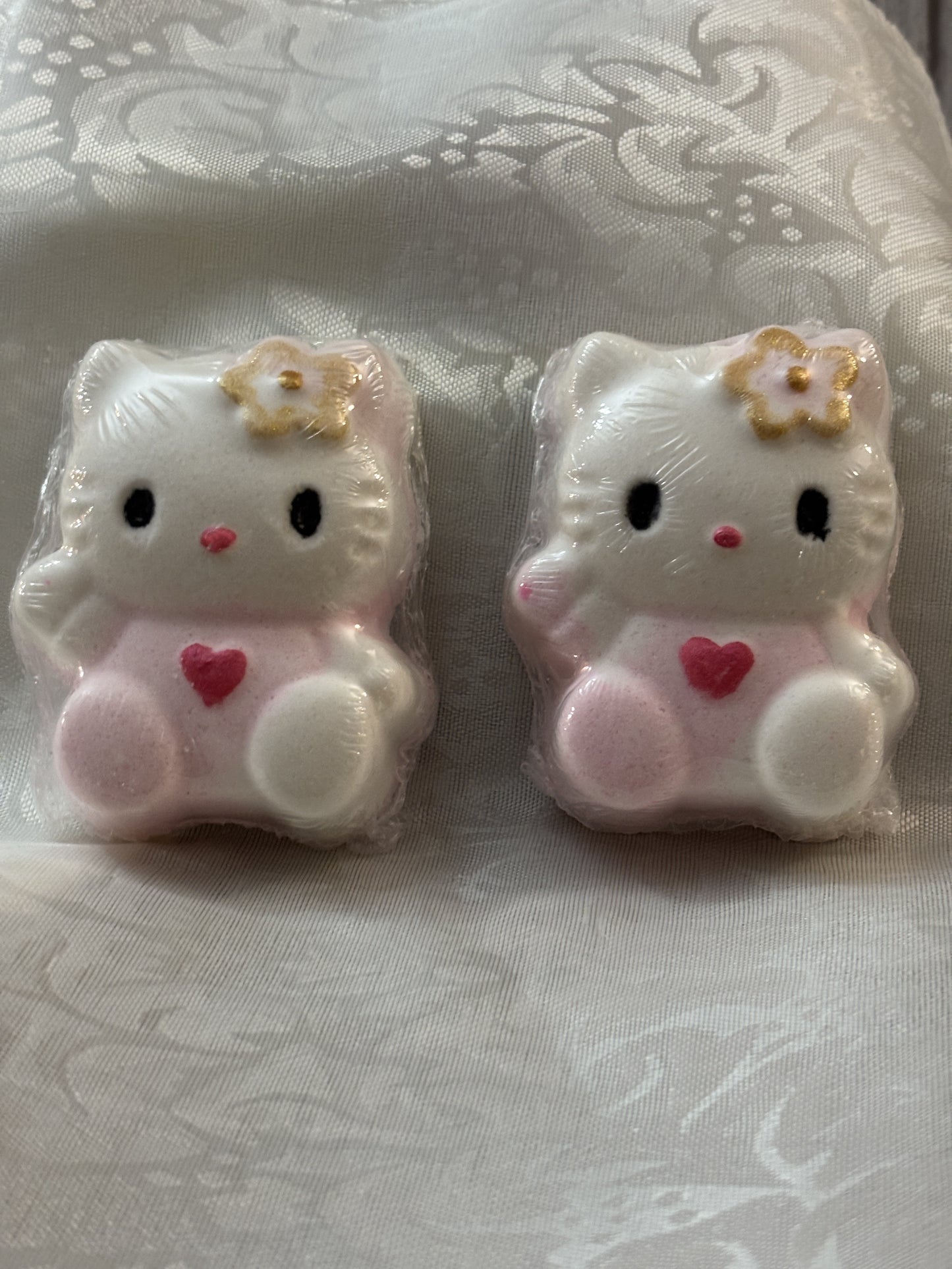 Cute Kitty Fizzy, Foamy Bath Bomb